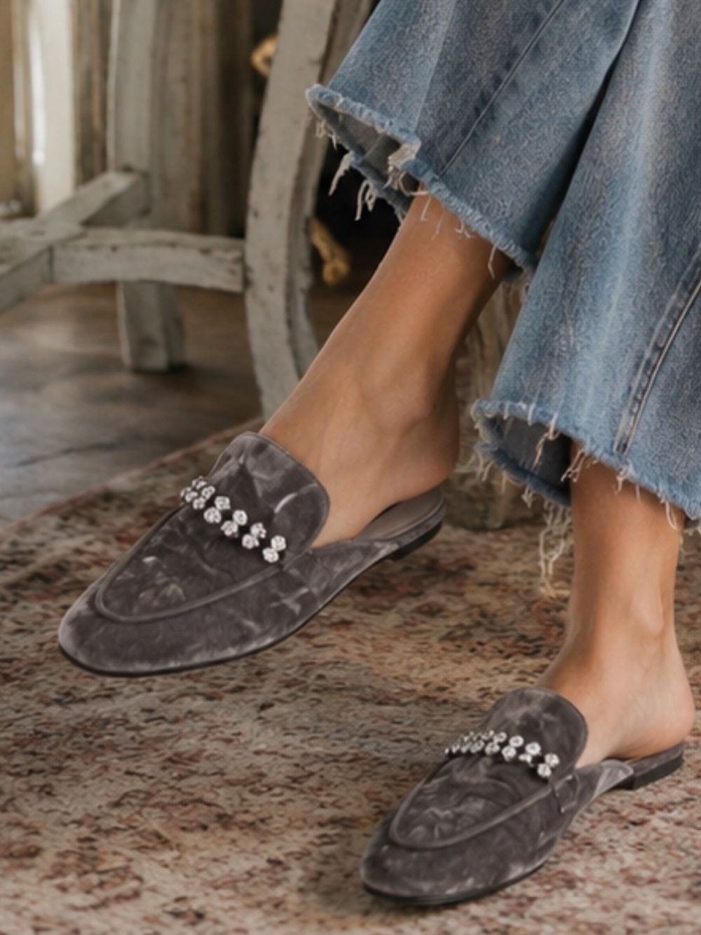 Sarah Jessica Parker Mule Loafers Women’s Sz-5 35 EUC Velour | Rhinestones Gray